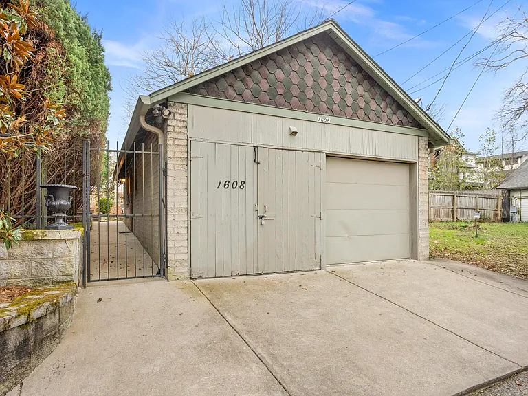 1606 Cedar Ln #B — Photo 29