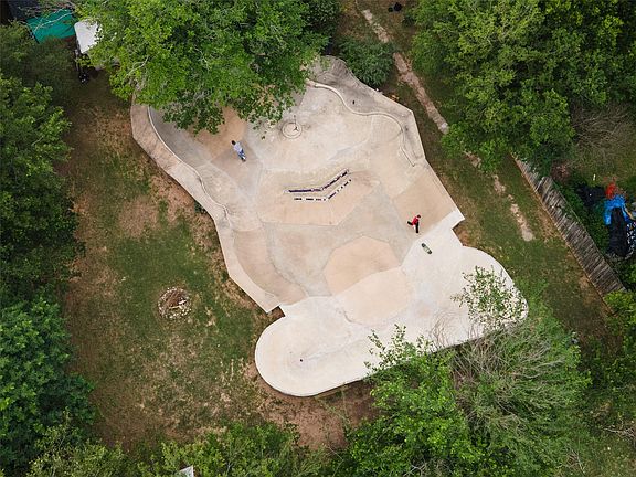 2nd image of 3209 River Rd