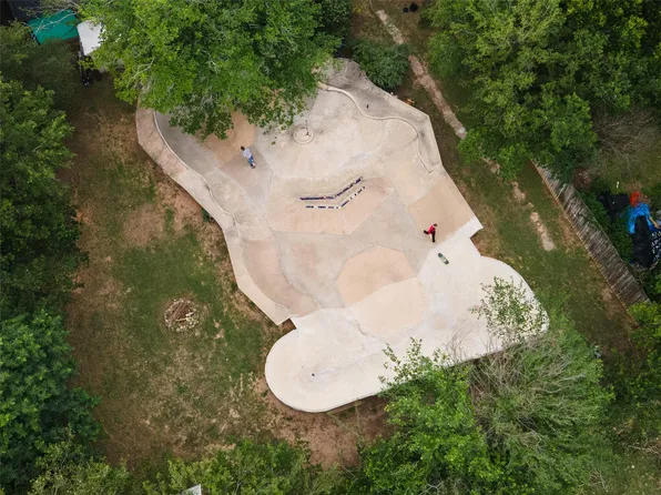 3209 River Rd, Cedar Creek, TX 78612
