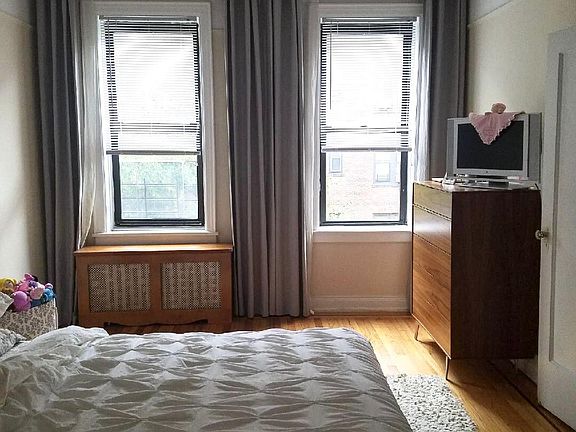 5th image of 2844 45th St