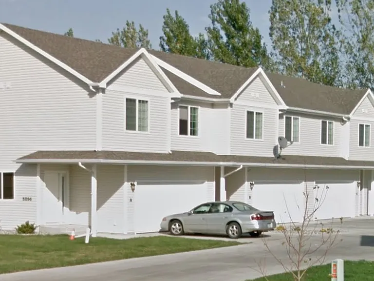 Bishops Blvd Townhomes — Photo 3