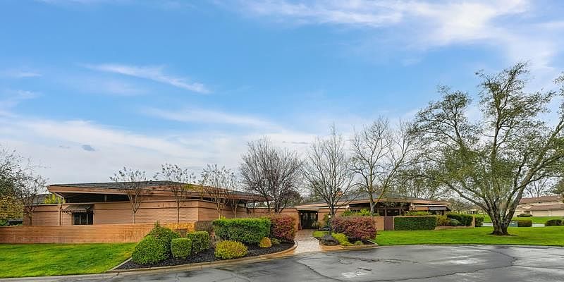 1st image of 15068 Lago Dr