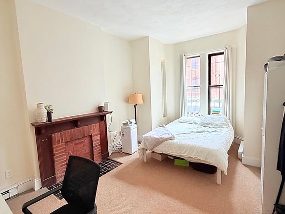 3rd image of 29-33 Wellington St APT 104