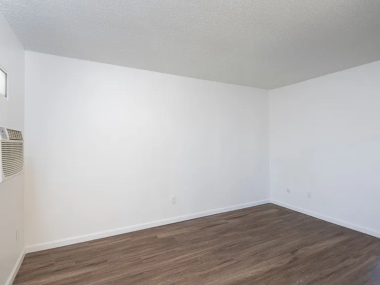 Aztec Pacific Apartments — Photo 55