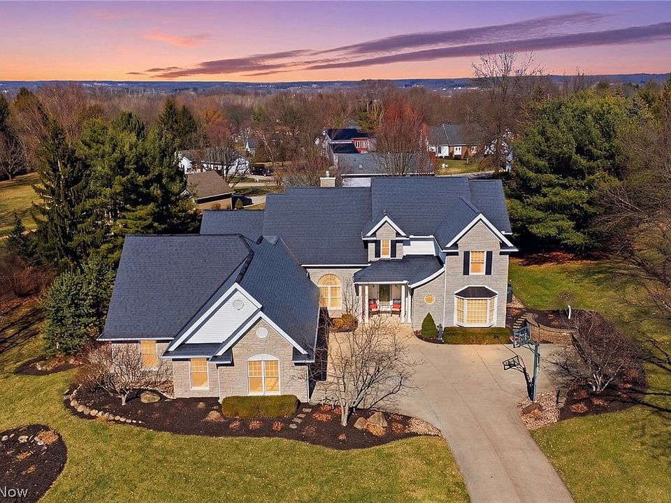 1st image of 1114 Surrey Cir