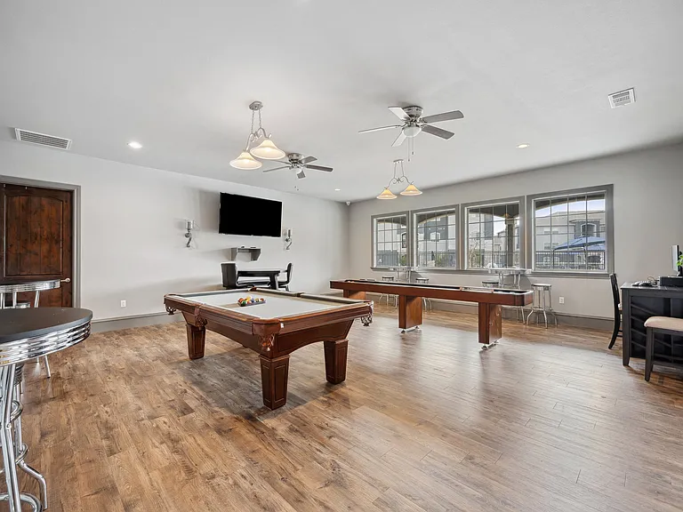Lake Villas Apartments — Photo 22