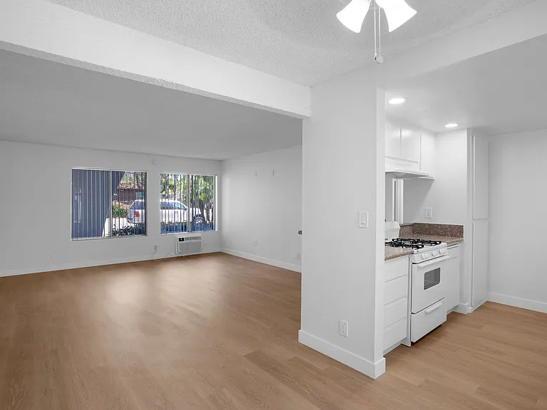 Bever Place — Photo 2