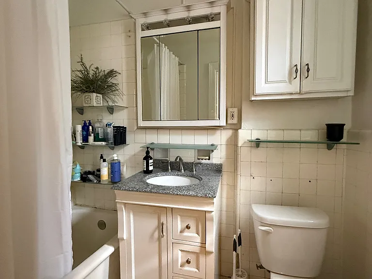 114 Clinton St #4D — Photo 12