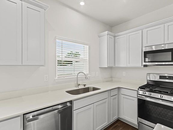 4th image of 311 Abingdon Way