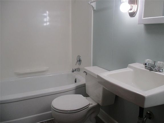 4th image of 407 Meadow Ave