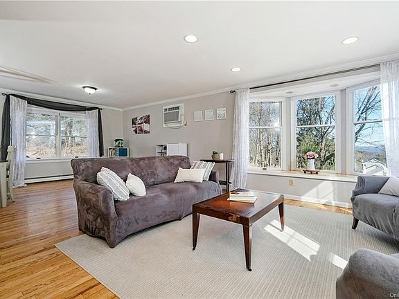 4th image of 32 Rick Ln W