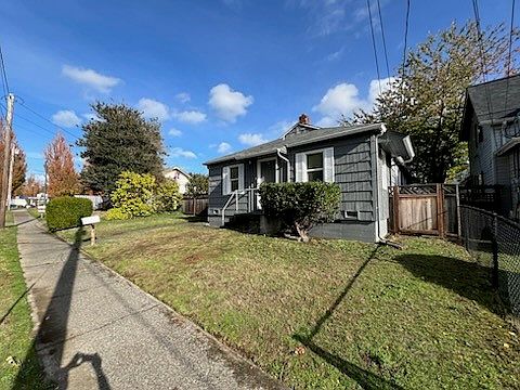2nd image of 138 N Rainier Avenue