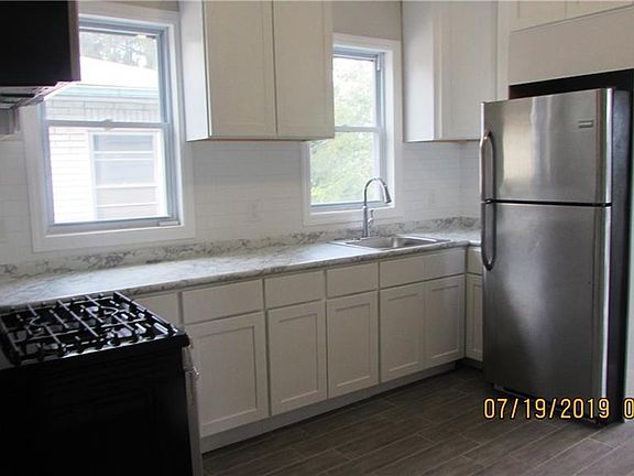 5th image of 146 Vineyard Ave #1