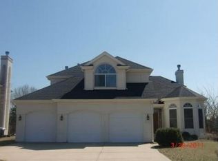 2563 Adamsway Dr, Aurora, IL 60502