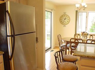 2532 Yarrow Ln, Rolling Meadows, IL 60008