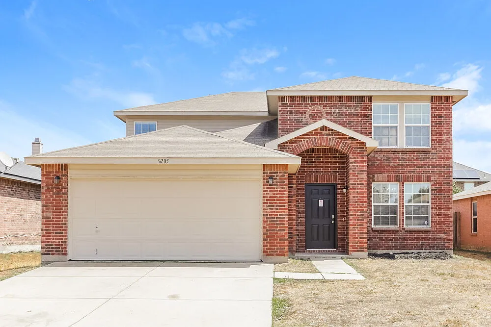 4 bed, 2.5 bath, 2600 sqft, $2,590 — Photo 1