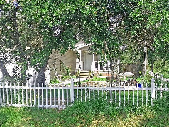 WHITE PICKET FENCE
