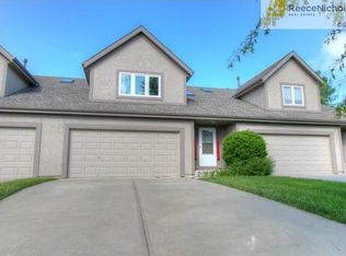 8221 NW Barrybrooke Ct, Kansas City, MO 64151