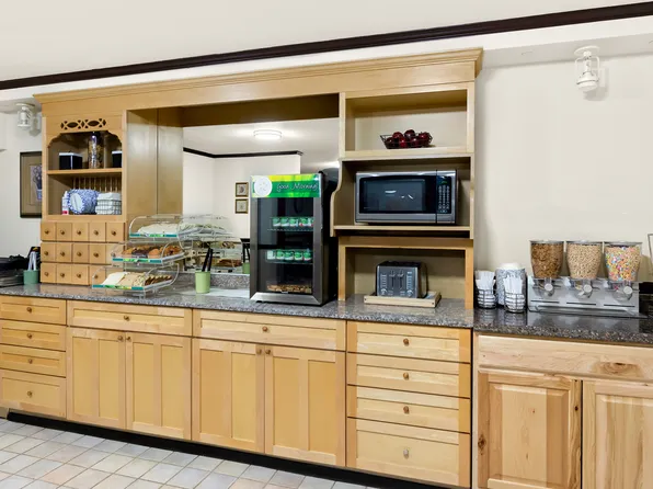 Quality Inn, 1910 Freeway Dr #2e96426d9, Mount Vernon, WA 98273