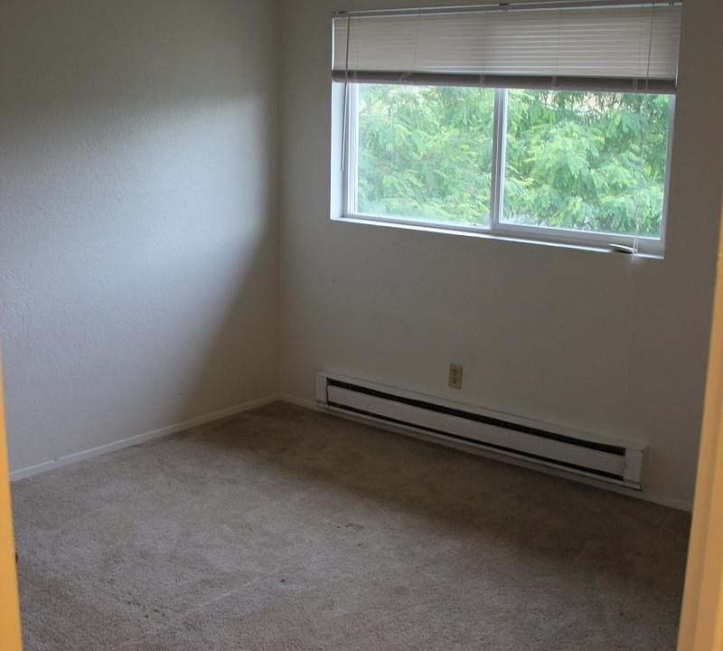 1st image of 608 5th St SE