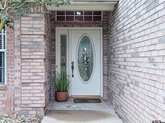 4th image of 5722 Gloucester Dr