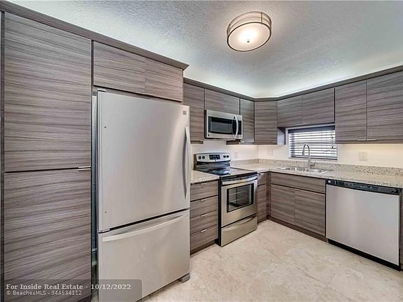 3rd image of 9923 S Hollybrook Lake Dr APT 202