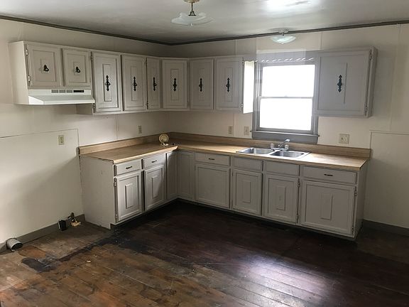 2nd image of 190 12th St NE