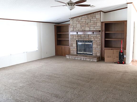 5th image of 16468 Village Green Dr N