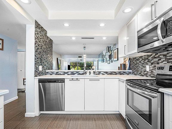 5th image of 6121 Balboa Cir APT 103