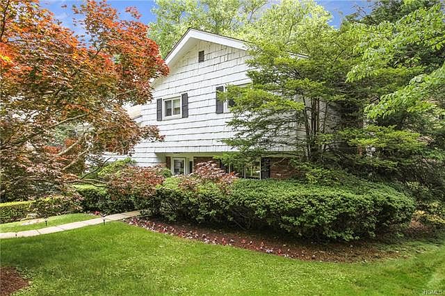 1st image of 4 Thornwood Pl