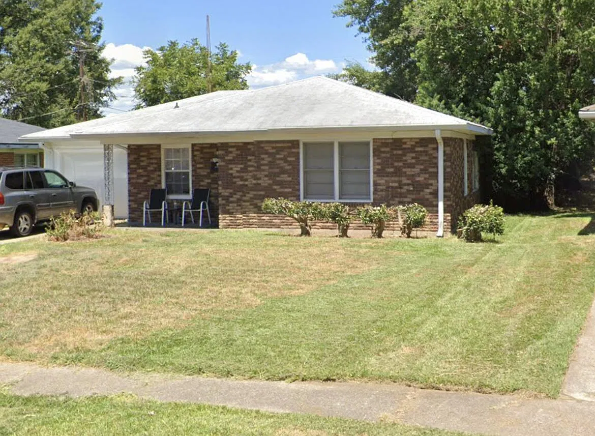 3 bed, 1.5 bath, 1211 sqft, $1,250 — Photo 1