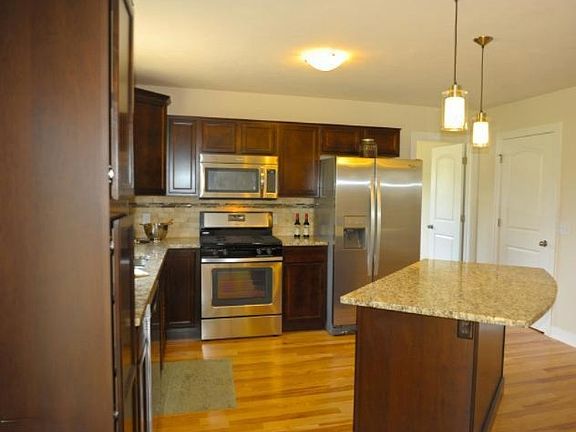 2nd image of 621 River Hills Dr