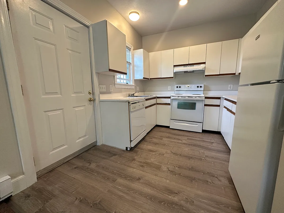 Building Photo - 12 Fisher Ave #4