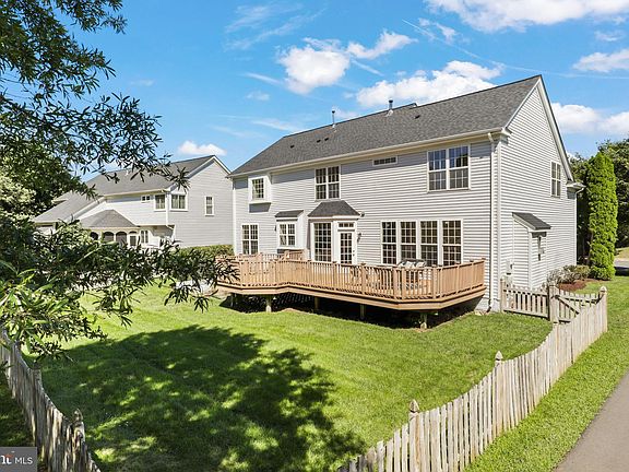 2nd image of 43999 Cheltenham Cir