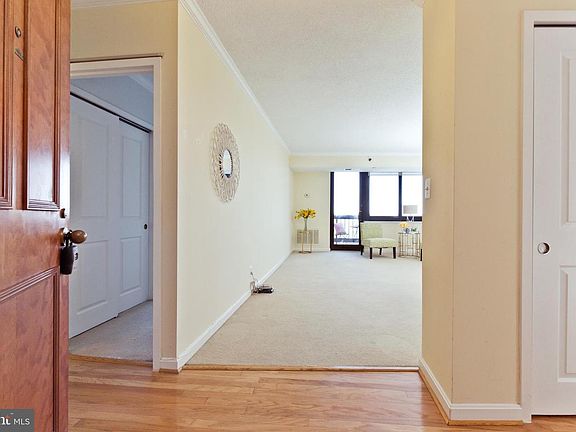 3rd image of 1805 Crystal Dr APT 810S
