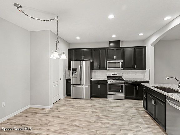 3rd image of 7983 Loren Cove Dr
