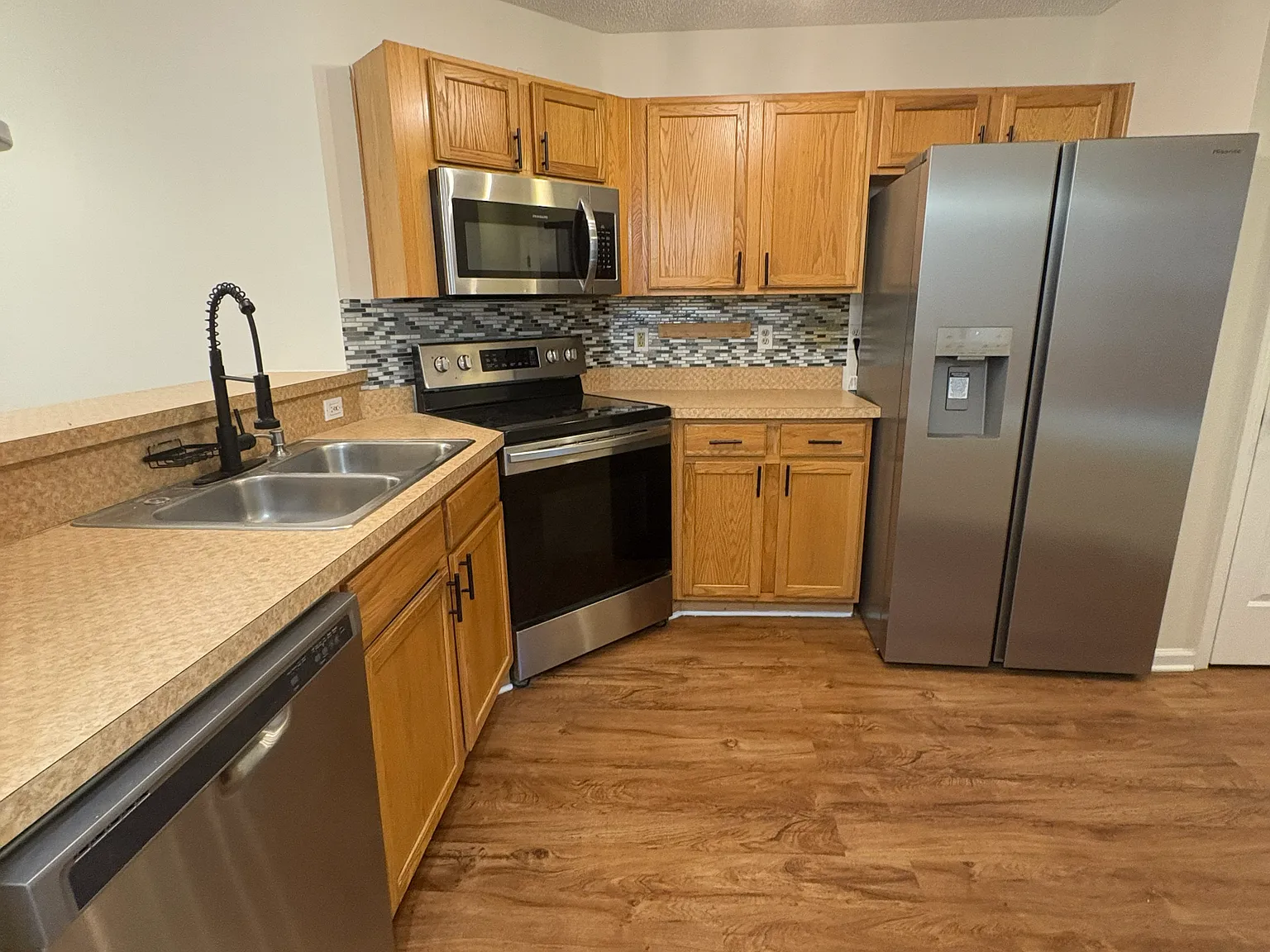 3 bed, 1380 sqft, $2,250 — Photo 4