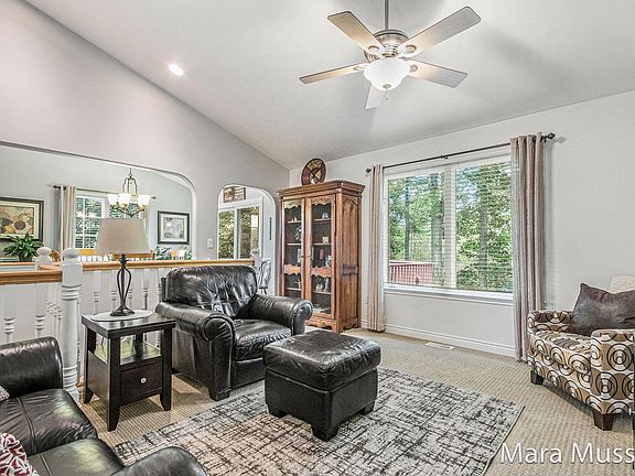 3rd image of 5923 Tumbleweed Dr SW