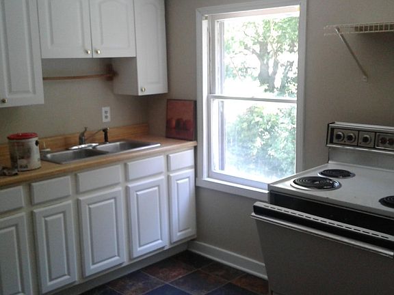 3rd image of 517 N Oakland Ave #B