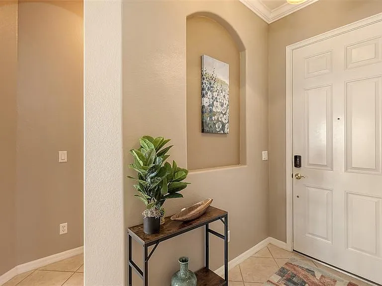 121 Savona Way — Photo 5