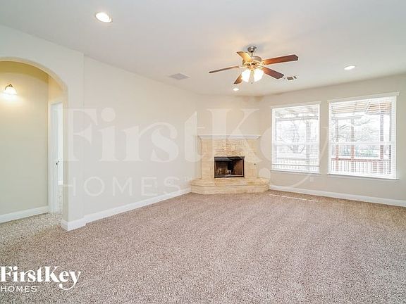 3rd image of 600 Livingston Dr