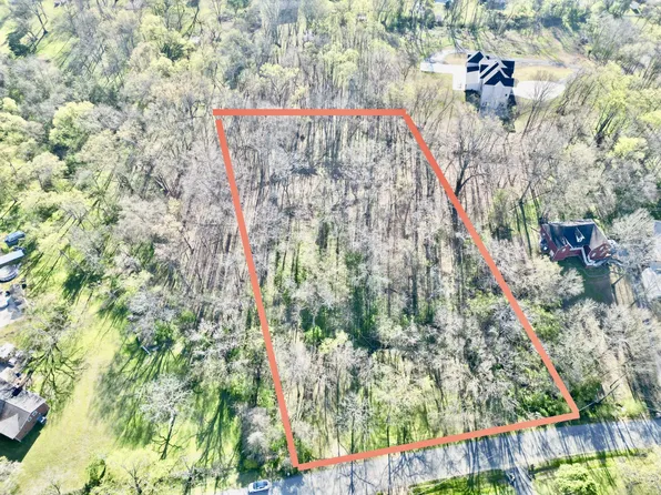 110 Lakeside Park Dr, Hendersonville, TN 37075