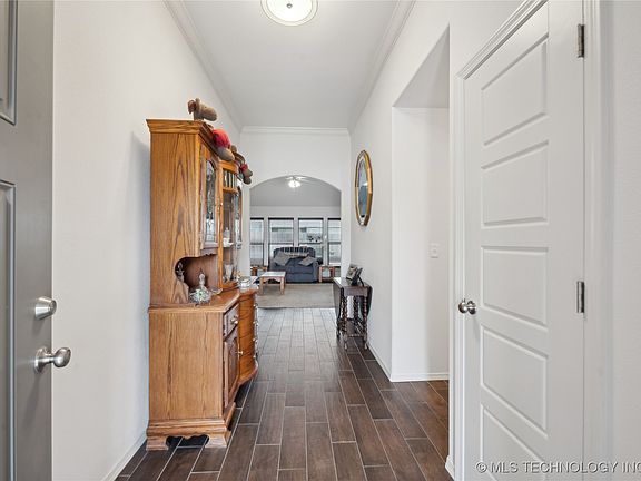 4th image of 3611 N 32nd St