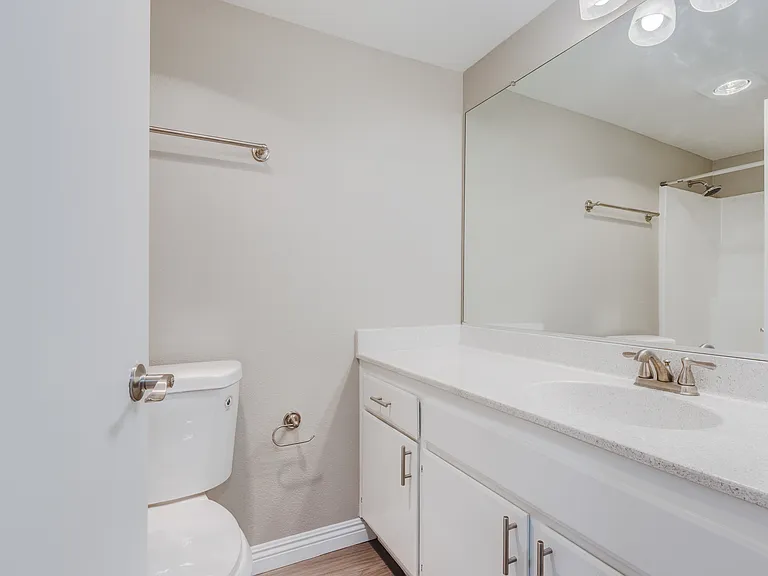 Laurel Villa — Photo 32