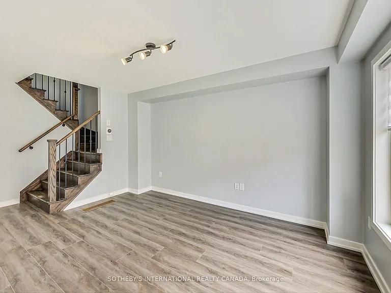 131 Pagebrook Cres — Photo 3
