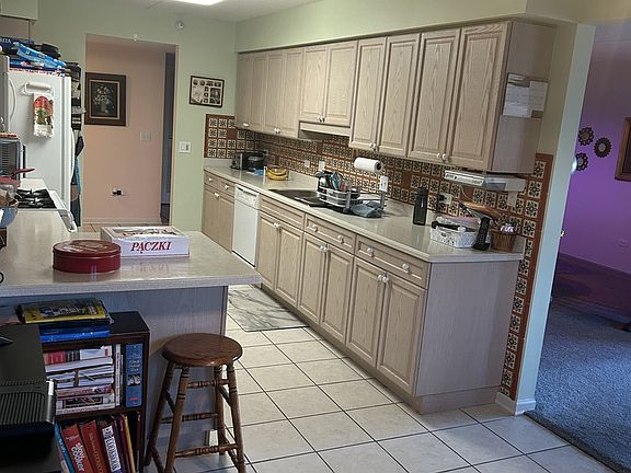 5th image of 6807 N Milwaukee Ave APT 203
