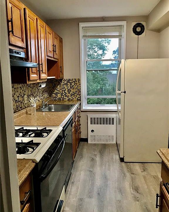 1st image of 7 4th St APT 3D