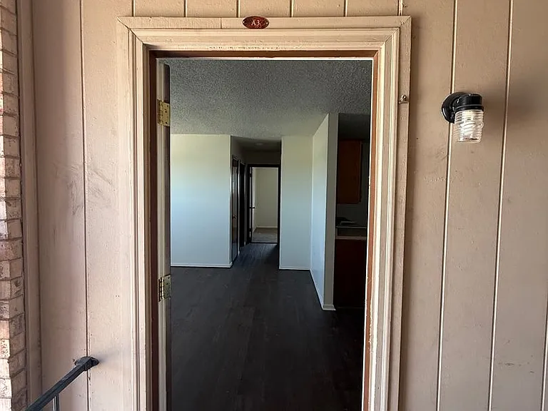 Fox Valley Apartments — Photo 13