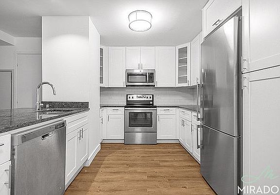 5th image of 237 E 34th St APT 903