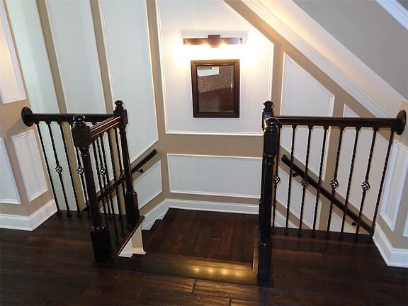 3rd image of 2729 Hallwood Ln